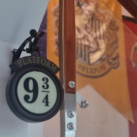 الشقق الفندقية مدينة هوشي منهفي  The Hidden Hogwarts - Nearly Bui Vien Walking Street المظهر الخارجي الصورة
