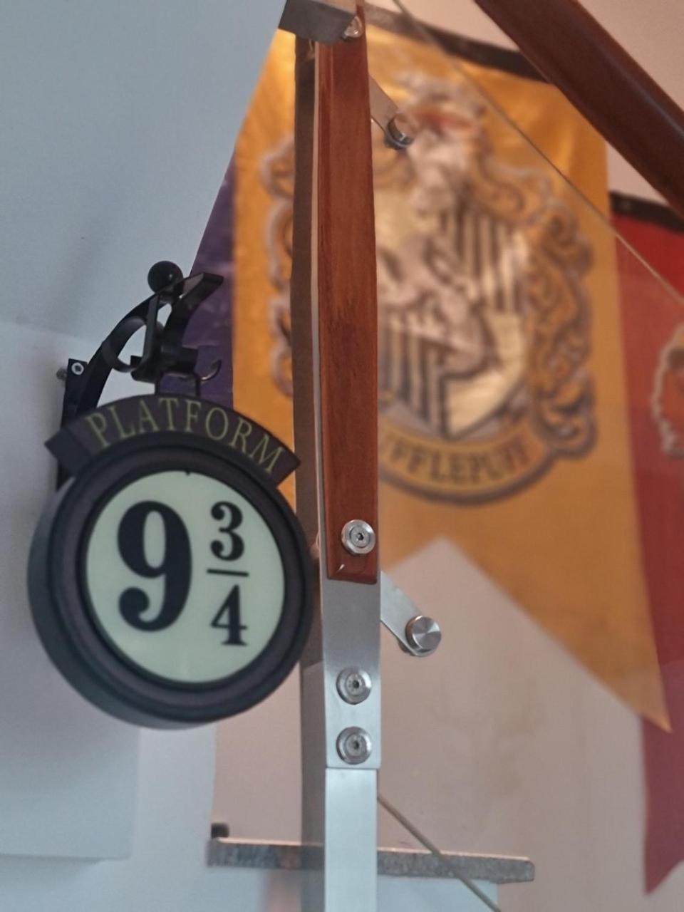 الشقق الفندقية مدينة هوشي منهفي  The Hidden Hogwarts - Nearly Bui Vien Walking Street المظهر الخارجي الصورة