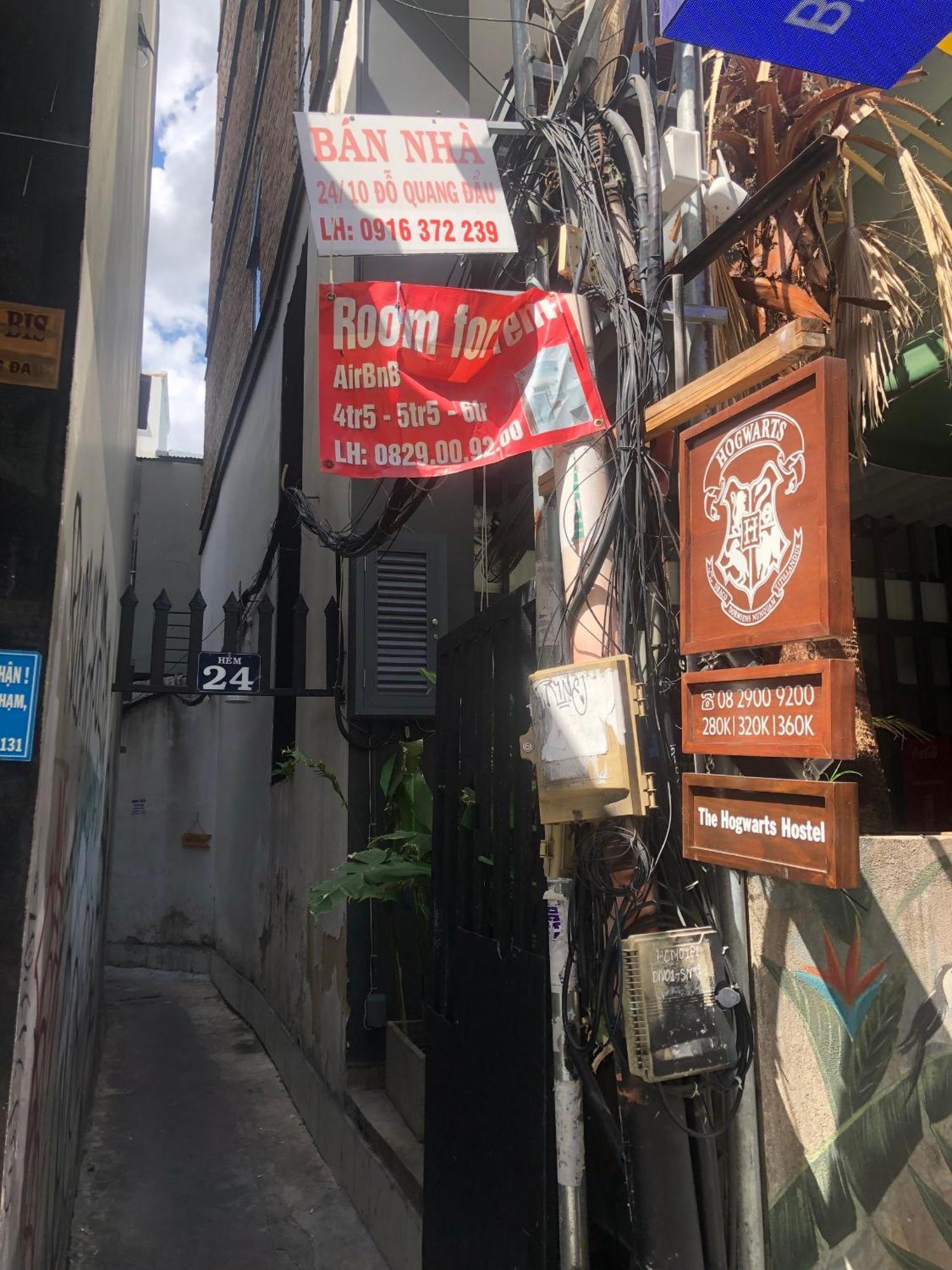 الشقق الفندقية مدينة هوشي منهفي  The Hidden Hogwarts - Nearly Bui Vien Walking Street المظهر الخارجي الصورة